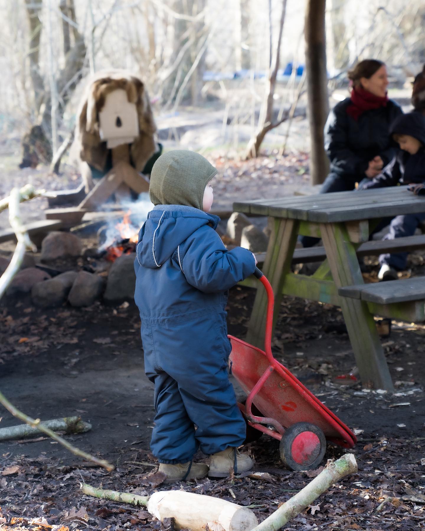 Кейт Миддлтон "затусила" с детьми в лесу: ну о-о-очень милые фото!